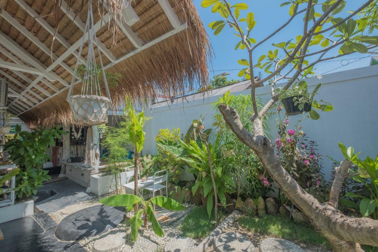 The Bodhi Tree Karimunjawa Hostel Exterior photo
